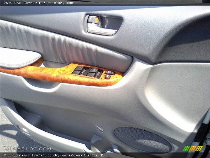 Super White / Stone 2010 Toyota Sienna XLE
