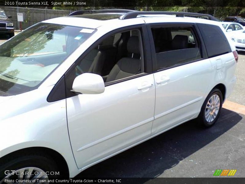 Super White / Stone 2010 Toyota Sienna XLE