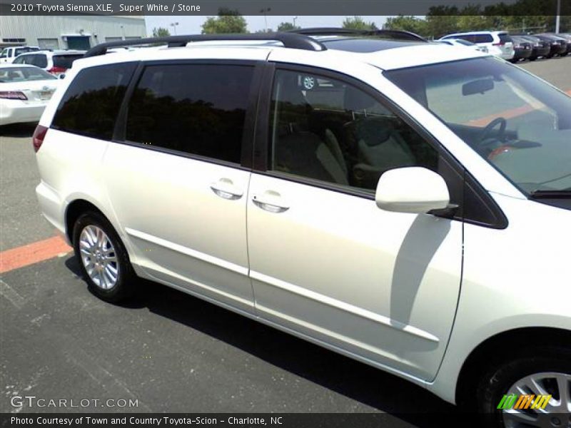 Super White / Stone 2010 Toyota Sienna XLE