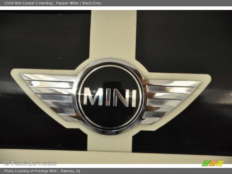 Pepper White / Black/Grey 2009 Mini Cooper S Hardtop
