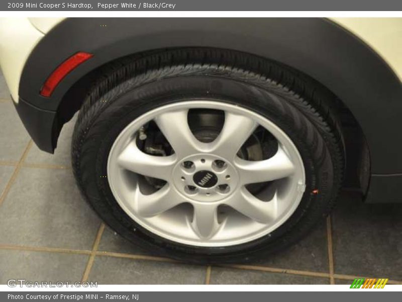 Pepper White / Black/Grey 2009 Mini Cooper S Hardtop