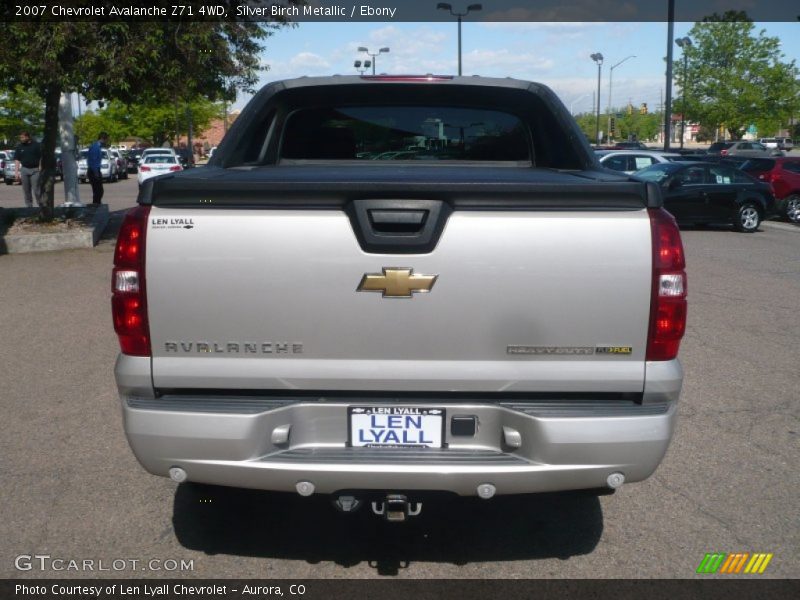 Silver Birch Metallic / Ebony 2007 Chevrolet Avalanche Z71 4WD