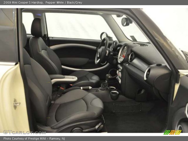 Pepper White / Black/Grey 2009 Mini Cooper S Hardtop
