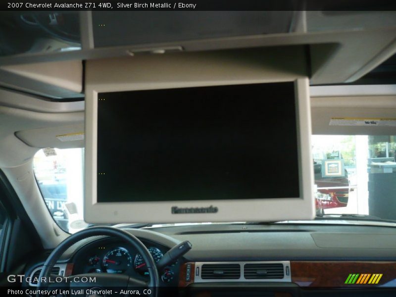Silver Birch Metallic / Ebony 2007 Chevrolet Avalanche Z71 4WD