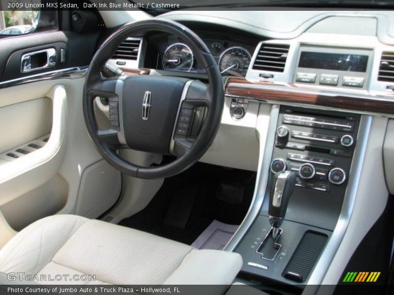 Dashboard of 2009 MKS Sedan