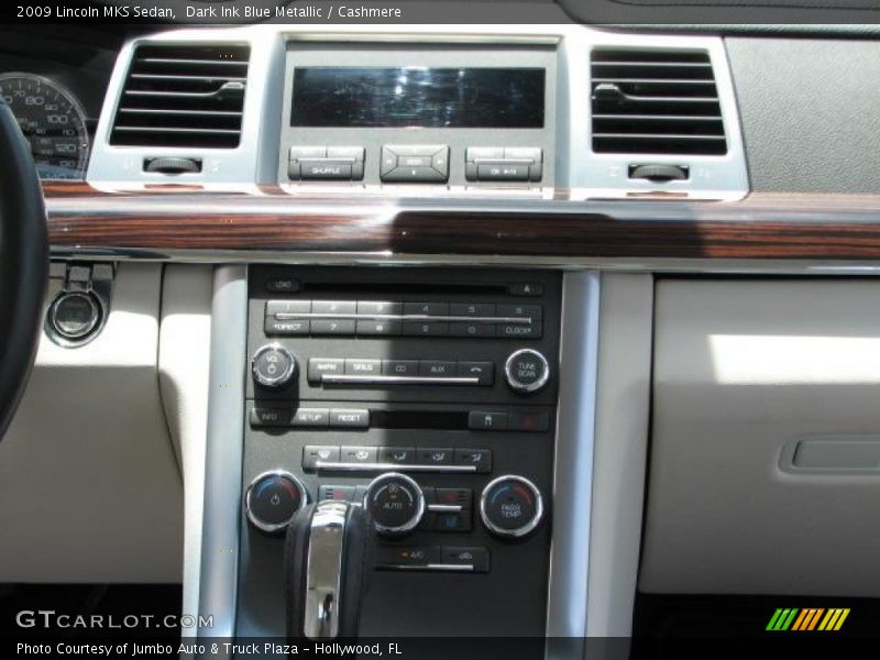 Controls of 2009 MKS Sedan
