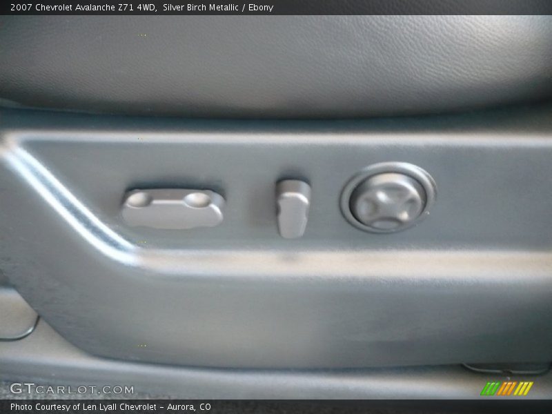 Silver Birch Metallic / Ebony 2007 Chevrolet Avalanche Z71 4WD
