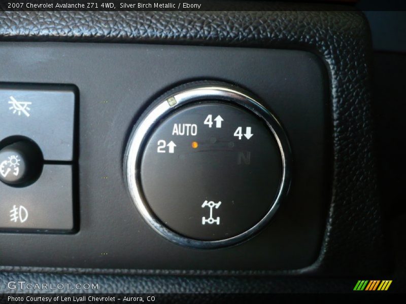 Controls of 2007 Avalanche Z71 4WD