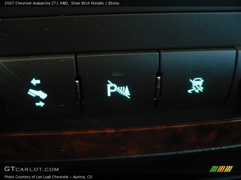 Silver Birch Metallic / Ebony 2007 Chevrolet Avalanche Z71 4WD