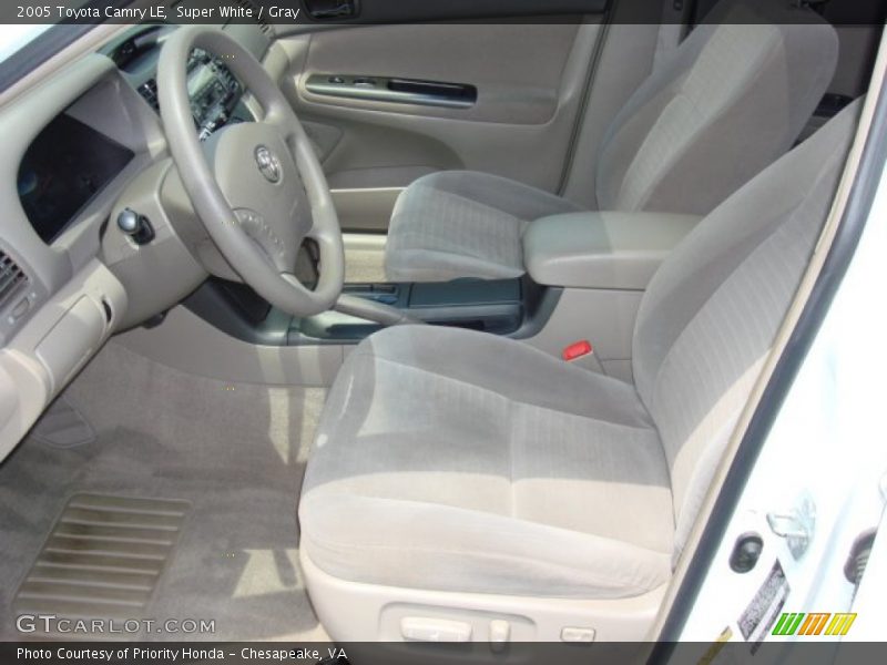 Super White / Gray 2005 Toyota Camry LE