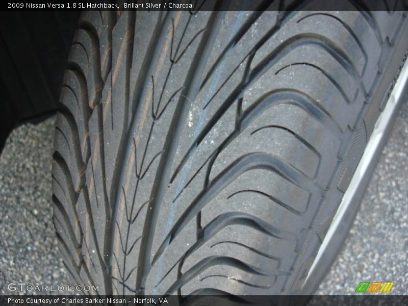 Brillant Silver / Charcoal 2009 Nissan Versa 1.8 SL Hatchback