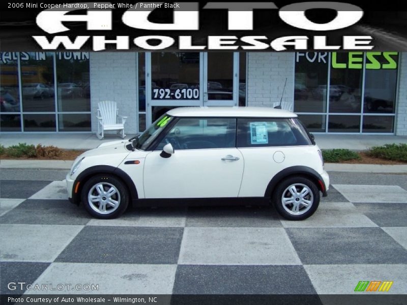 Pepper White / Panther Black 2006 Mini Cooper Hardtop