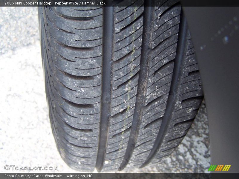 Pepper White / Panther Black 2006 Mini Cooper Hardtop