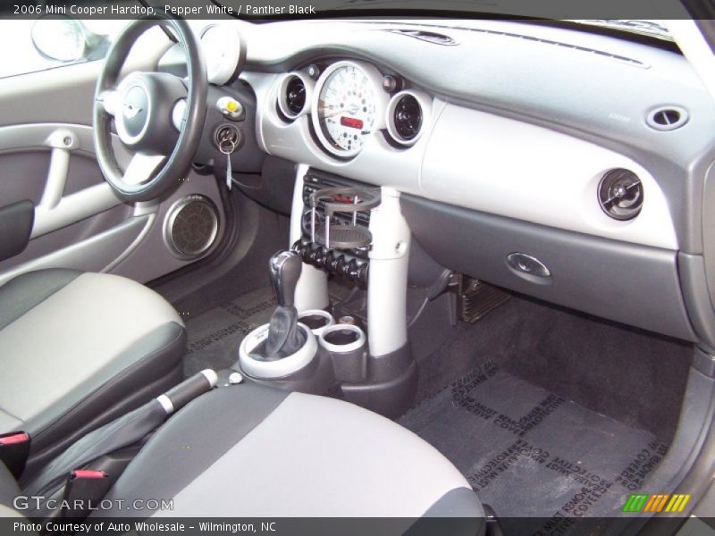 Pepper White / Panther Black 2006 Mini Cooper Hardtop