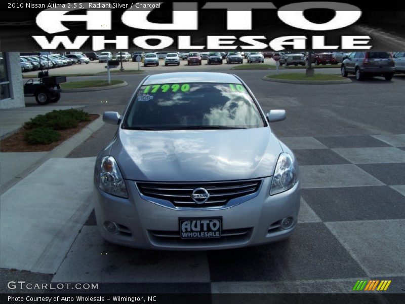 Radiant Silver / Charcoal 2010 Nissan Altima 2.5 S
