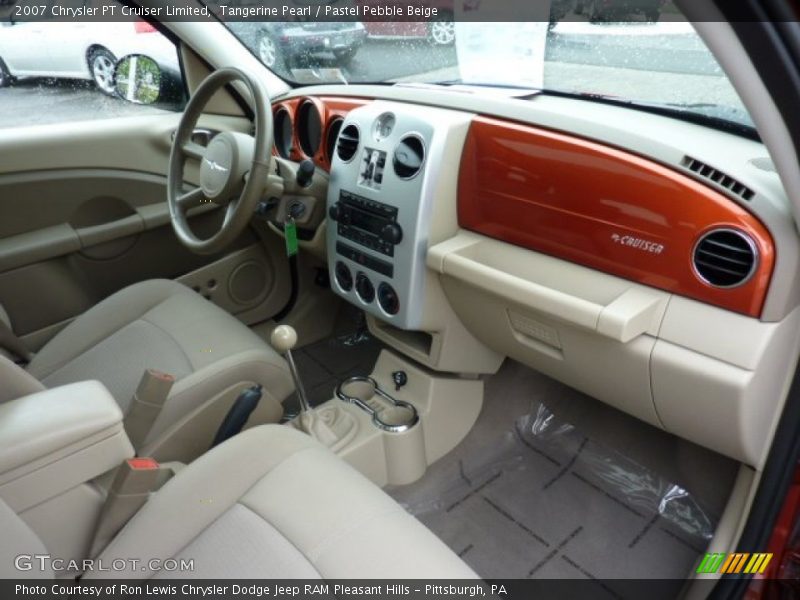 Dashboard of 2007 PT Cruiser Limited