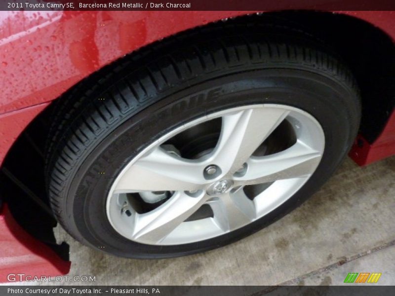 Barcelona Red Metallic / Dark Charcoal 2011 Toyota Camry SE