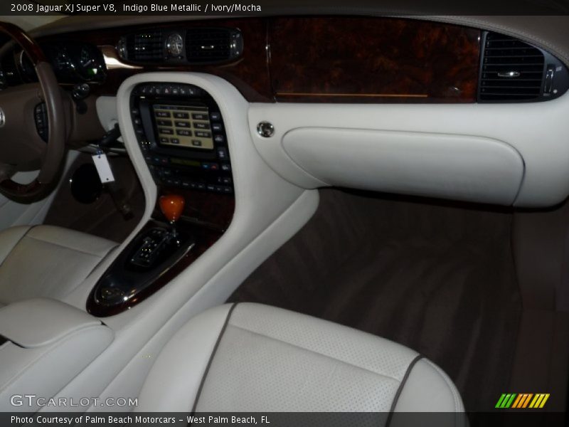 Dashboard of 2008 XJ Super V8