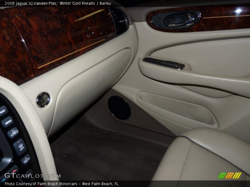 Winter Gold Metallic / Barley 2008 Jaguar XJ Vanden Plas