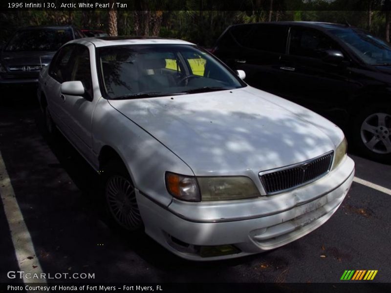 Arctic White Pearl / Tan 1996 Infiniti I 30
