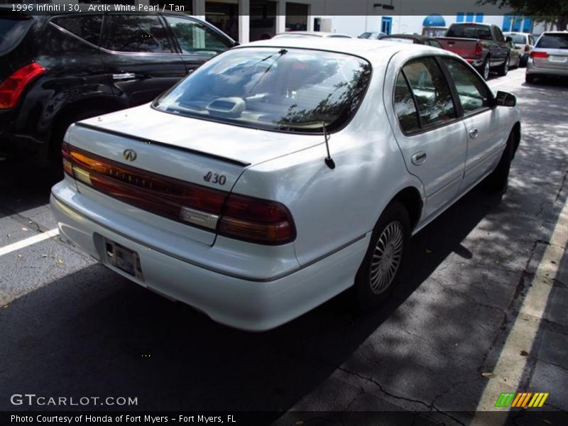 Arctic White Pearl / Tan 1996 Infiniti I 30