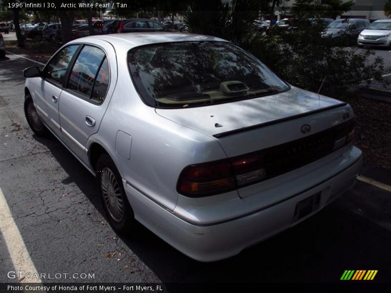 Arctic White Pearl / Tan 1996 Infiniti I 30