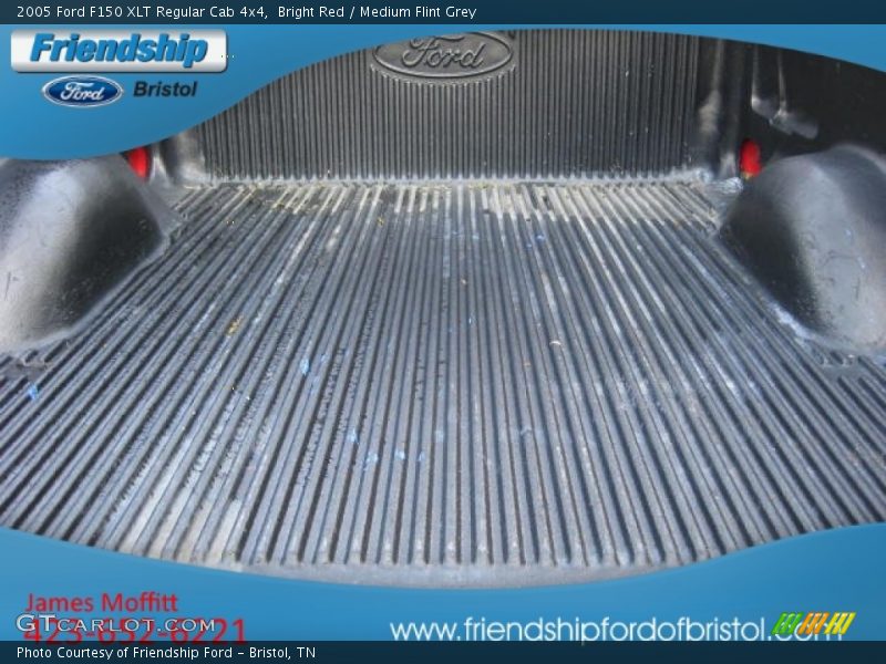 Bright Red / Medium Flint Grey 2005 Ford F150 XLT Regular Cab 4x4