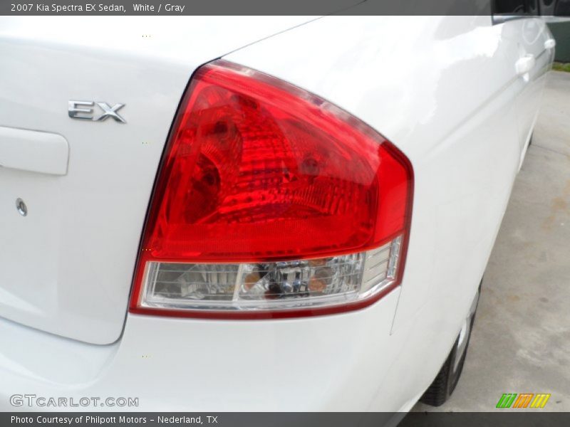 White / Gray 2007 Kia Spectra EX Sedan