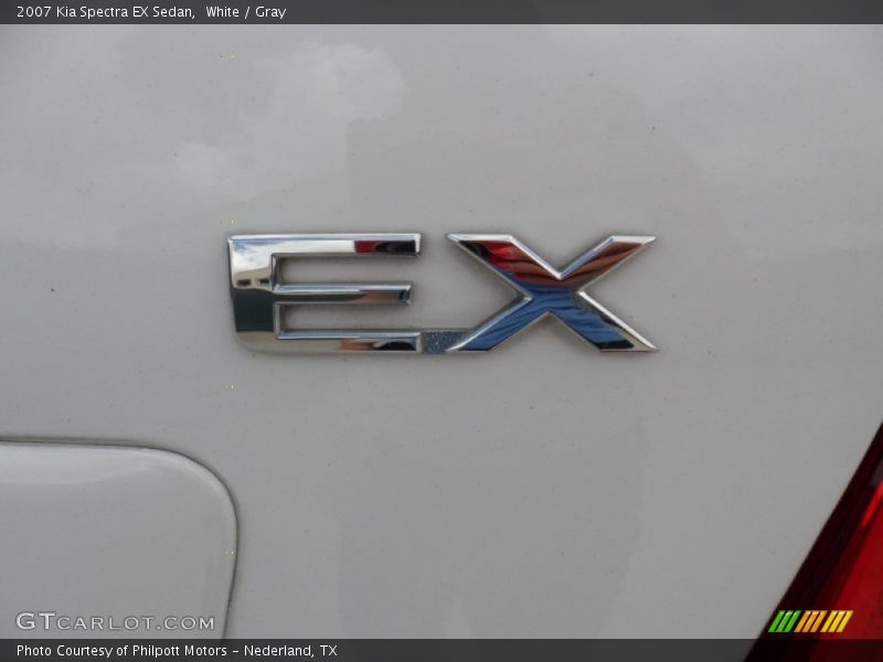 White / Gray 2007 Kia Spectra EX Sedan