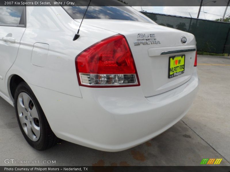 White / Gray 2007 Kia Spectra EX Sedan