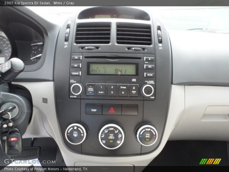 White / Gray 2007 Kia Spectra EX Sedan