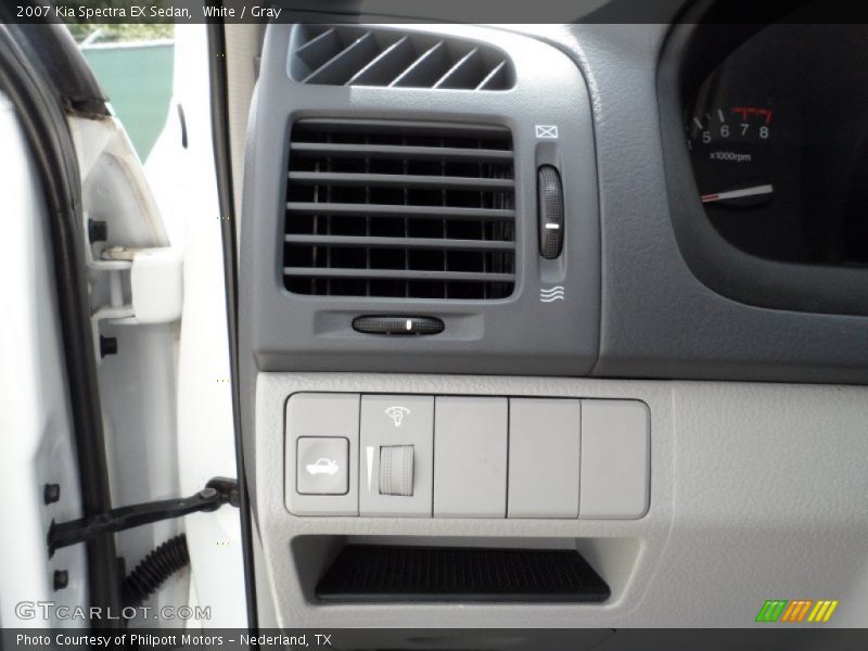 White / Gray 2007 Kia Spectra EX Sedan