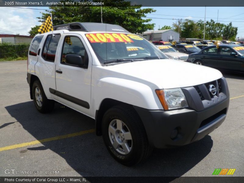 Avalanche White / Steel/Graphite 2005 Nissan Xterra S
