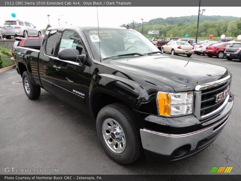 Front 3/4 View of 2011 Sierra 1500 Extended Cab 4x4