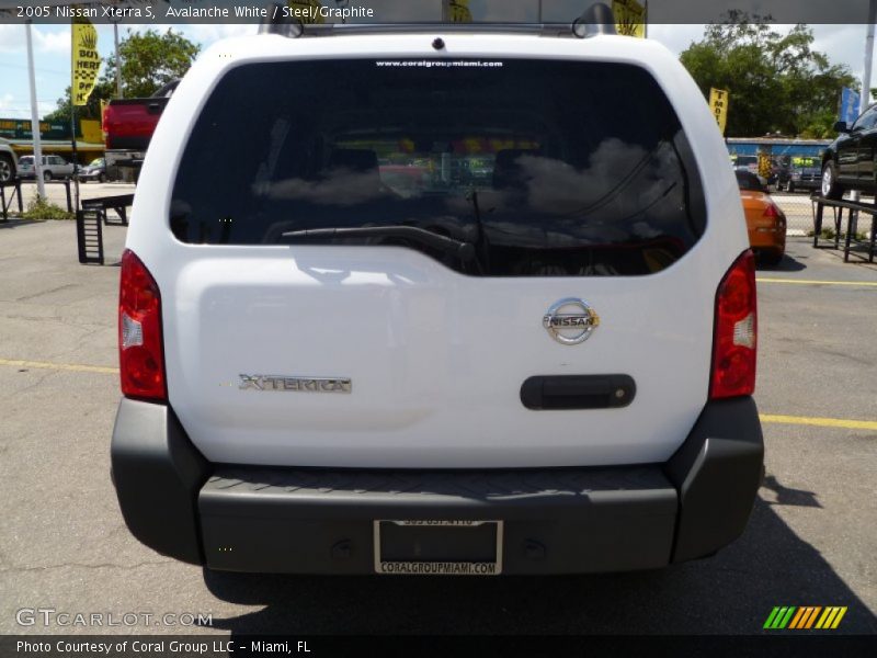 Avalanche White / Steel/Graphite 2005 Nissan Xterra S