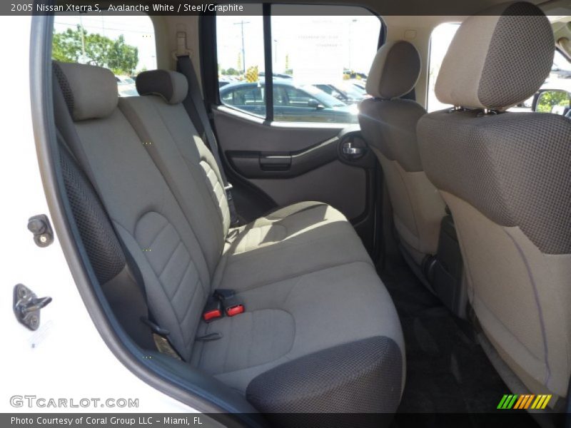 Avalanche White / Steel/Graphite 2005 Nissan Xterra S