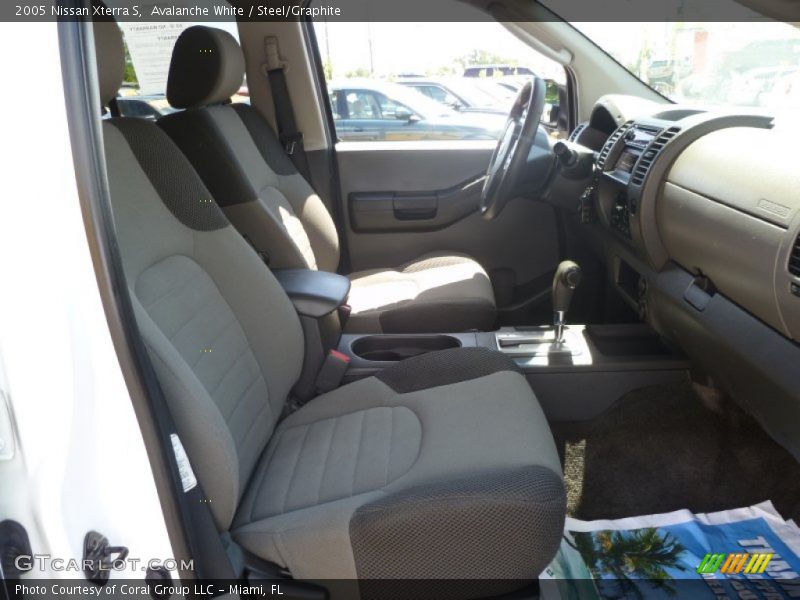 Avalanche White / Steel/Graphite 2005 Nissan Xterra S