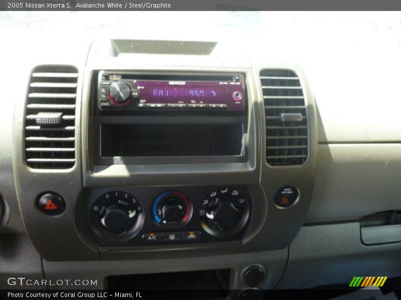 Avalanche White / Steel/Graphite 2005 Nissan Xterra S