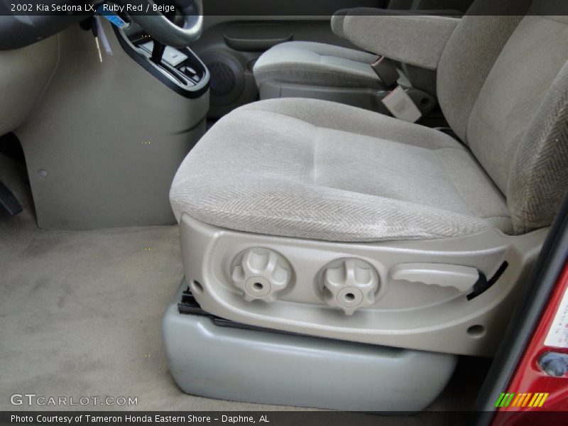 Ruby Red / Beige 2002 Kia Sedona LX