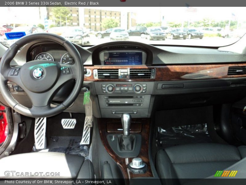 Dashboard of 2006 3 Series 330i Sedan