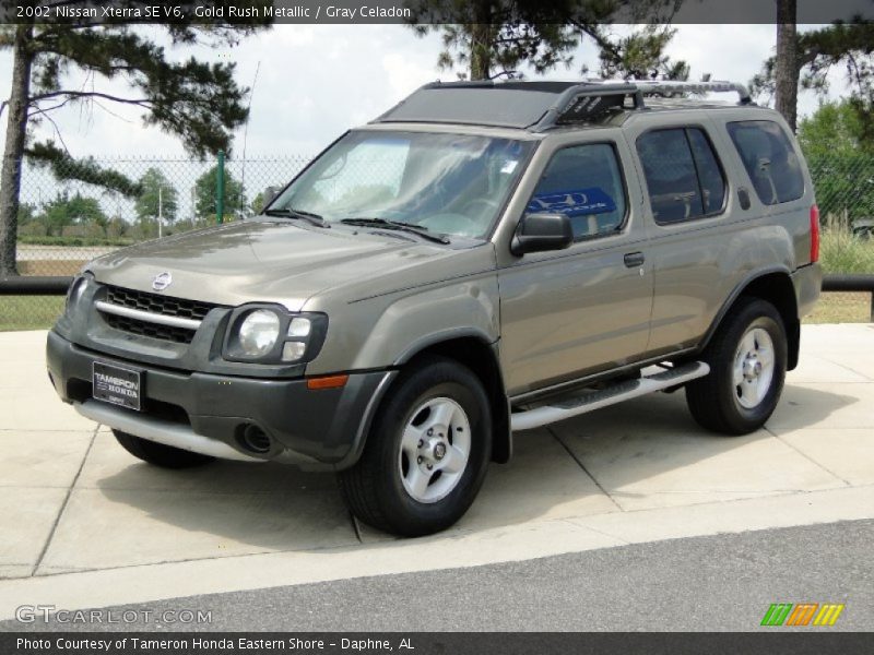 Front 3/4 View of 2002 Xterra SE V6