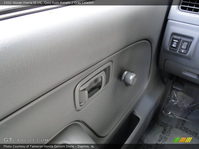Gold Rush Metallic / Gray Celadon 2002 Nissan Xterra SE V6