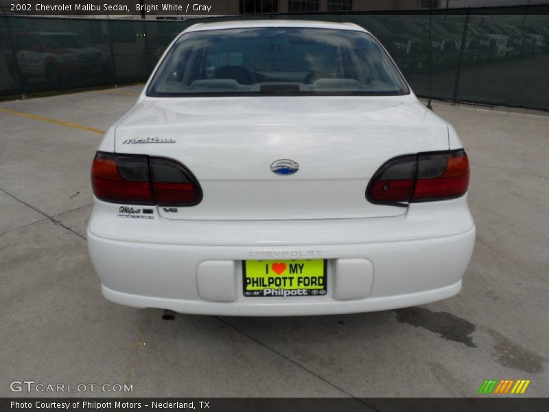 Bright White / Gray 2002 Chevrolet Malibu Sedan