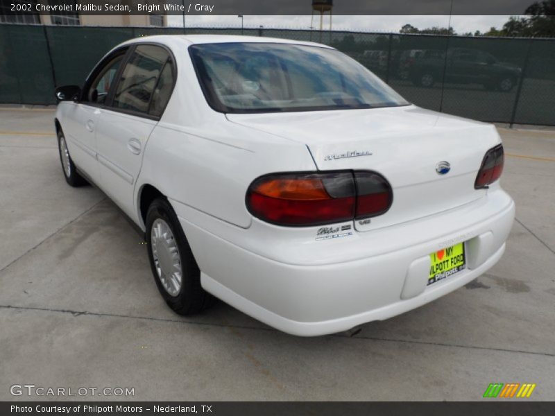 Bright White / Gray 2002 Chevrolet Malibu Sedan