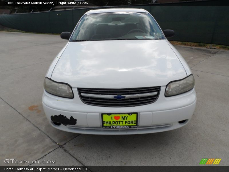 Bright White / Gray 2002 Chevrolet Malibu Sedan