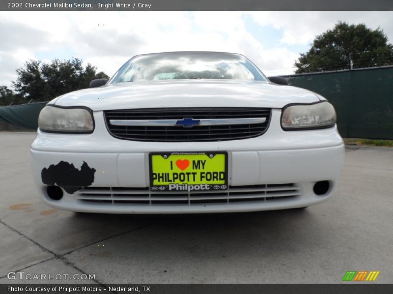 Bright White / Gray 2002 Chevrolet Malibu Sedan
