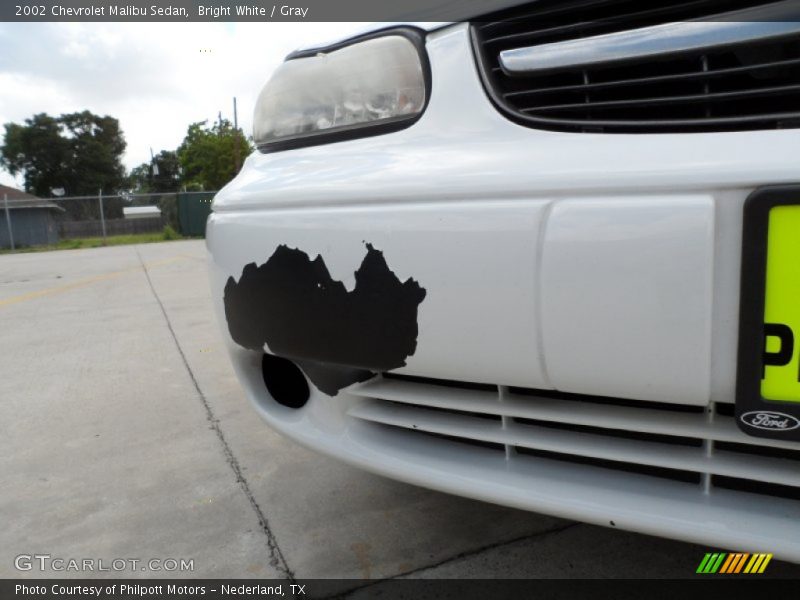 Bright White / Gray 2002 Chevrolet Malibu Sedan