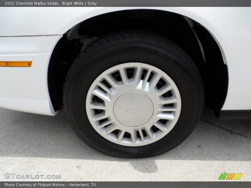 Bright White / Gray 2002 Chevrolet Malibu Sedan
