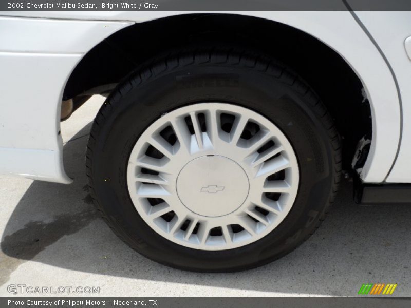 Bright White / Gray 2002 Chevrolet Malibu Sedan