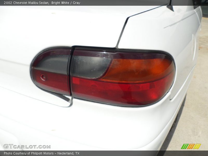 Bright White / Gray 2002 Chevrolet Malibu Sedan